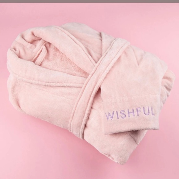HUDA BEAUTY Other - ⭐️Last one left⭐️ Huda Beauty Fluffy Rose Robe